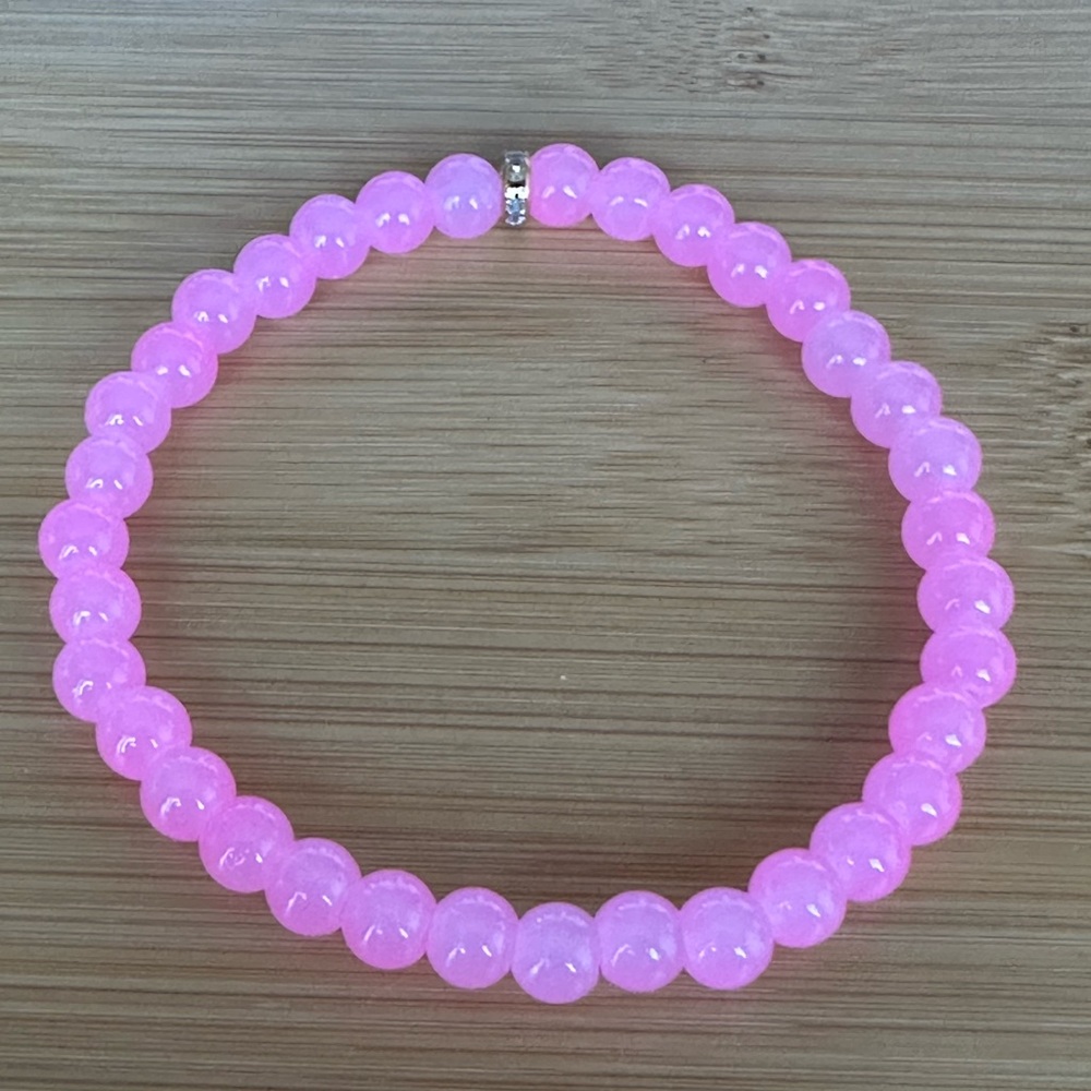 Handmade Bright Pink Glass Stretch Bead Bracelet with Goldtone Accent Size 7… - Picture 1 of 3